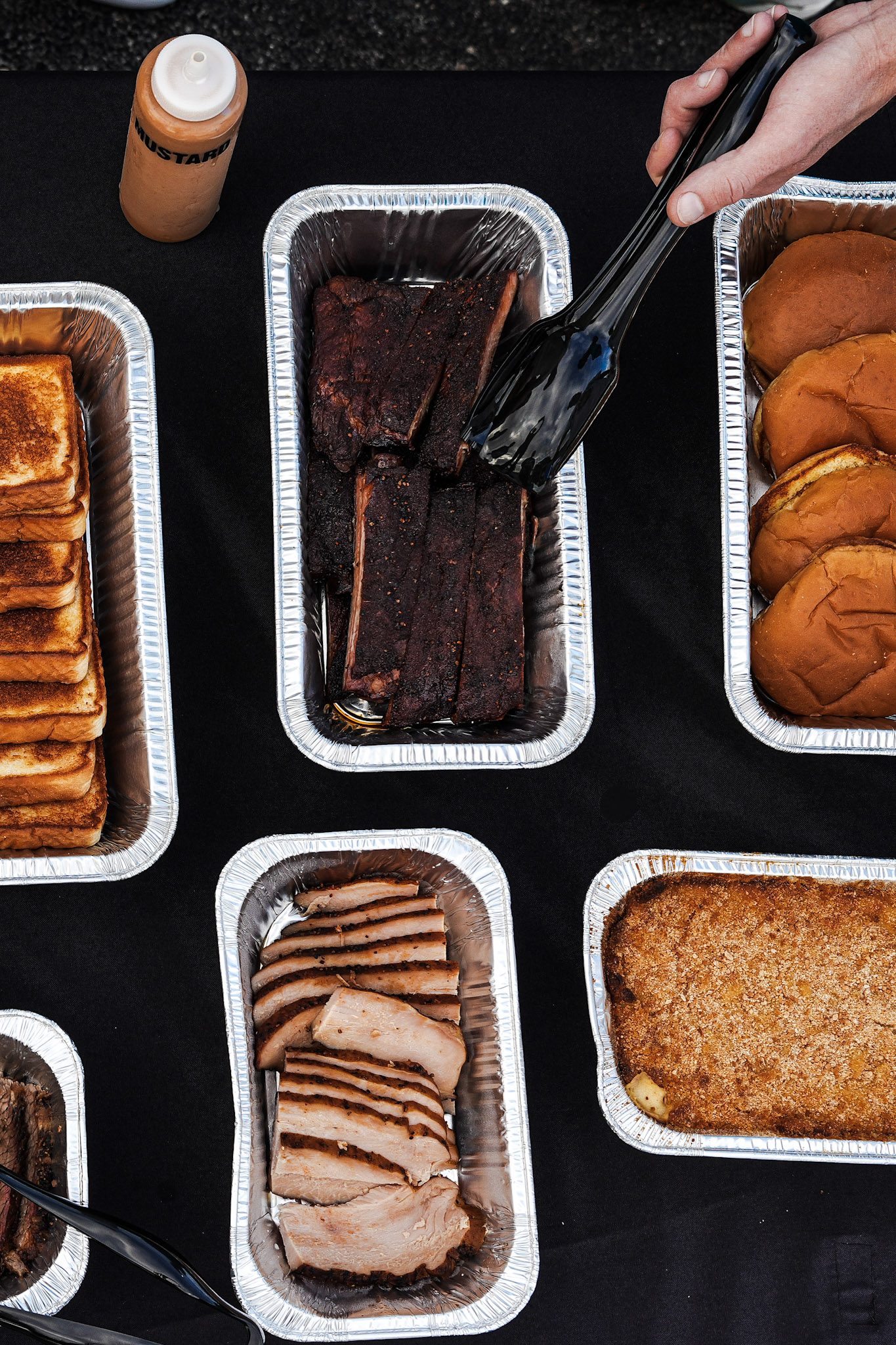 mojo catering close up of ribs, buns, turkey, mac n cheese, and texas toast