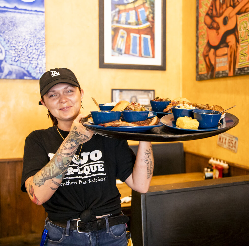 Mojo bbq Waitress with a whole tray of food going out jacksonville fl