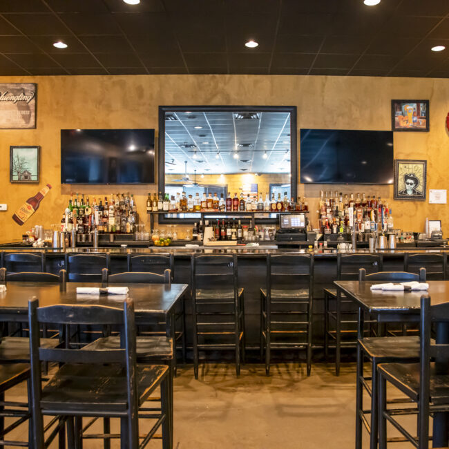 mojo smokehouse wide bar with stools fleming island fl